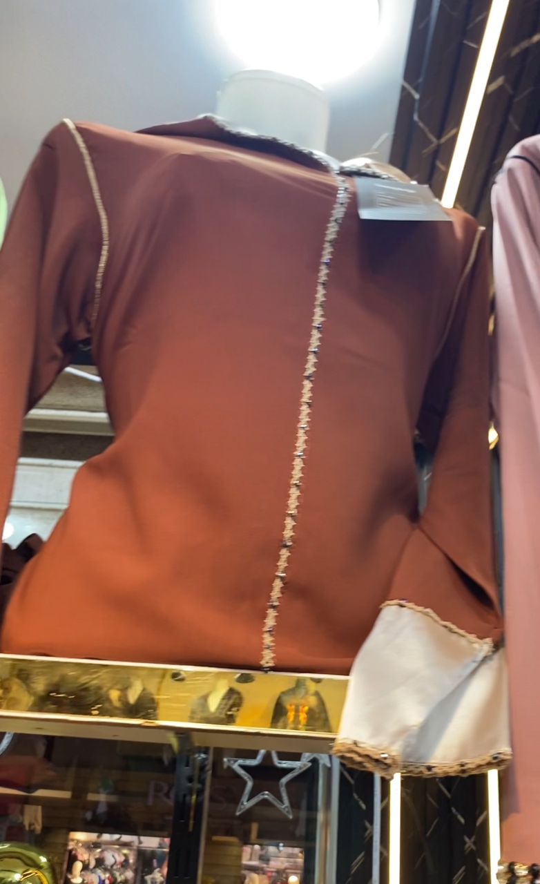 Jlaba moderne satin dans les mains